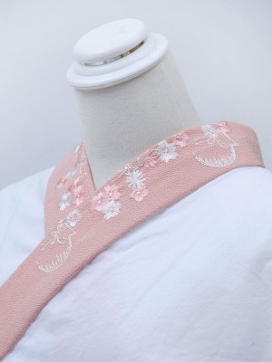ピンク系・刺繍襟